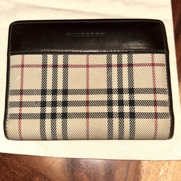 Burberry Nova Check Kiss Lock Wallet - Picture 1 of 11